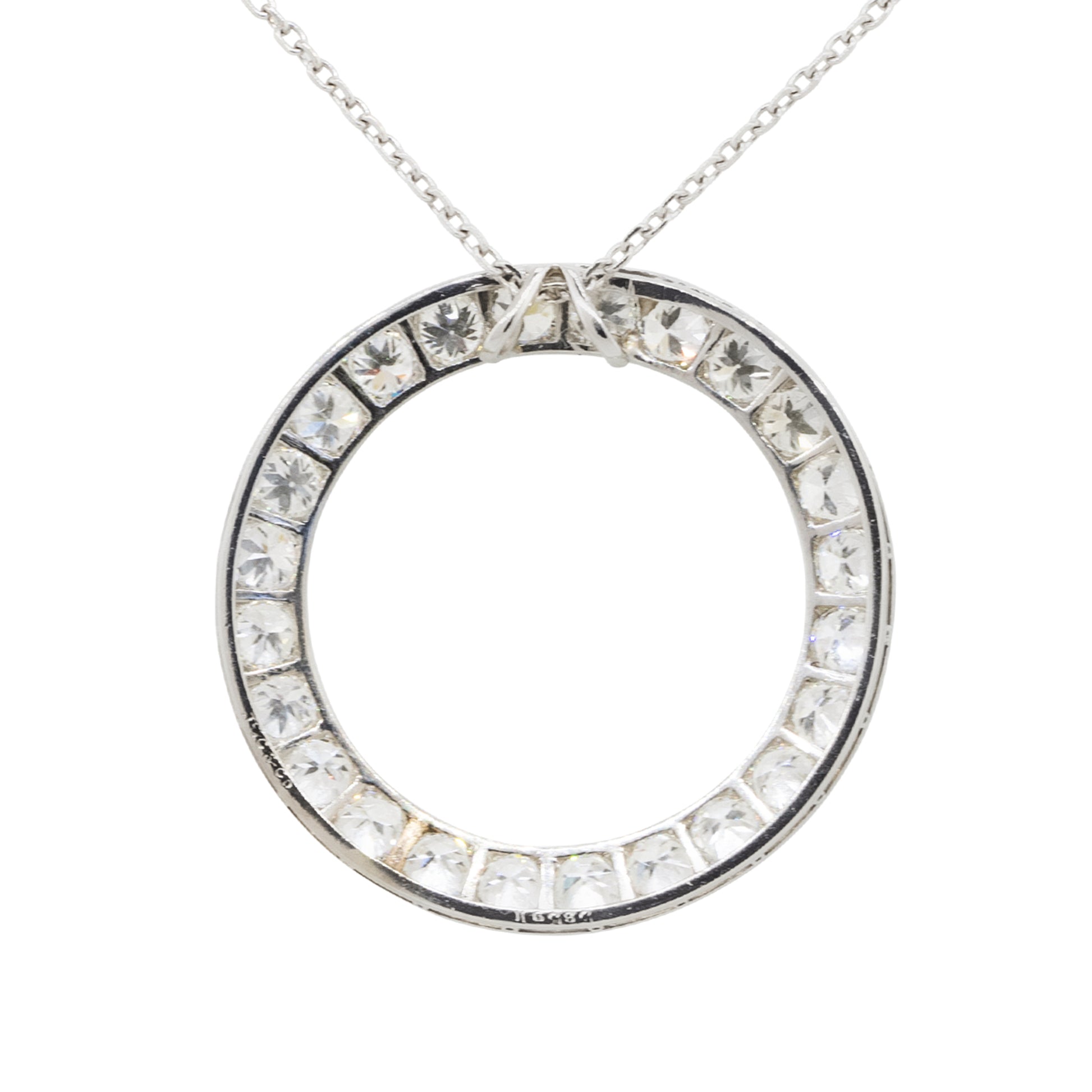 14k White Gold 2.4ctw Diamond Circle Pendant On Chain