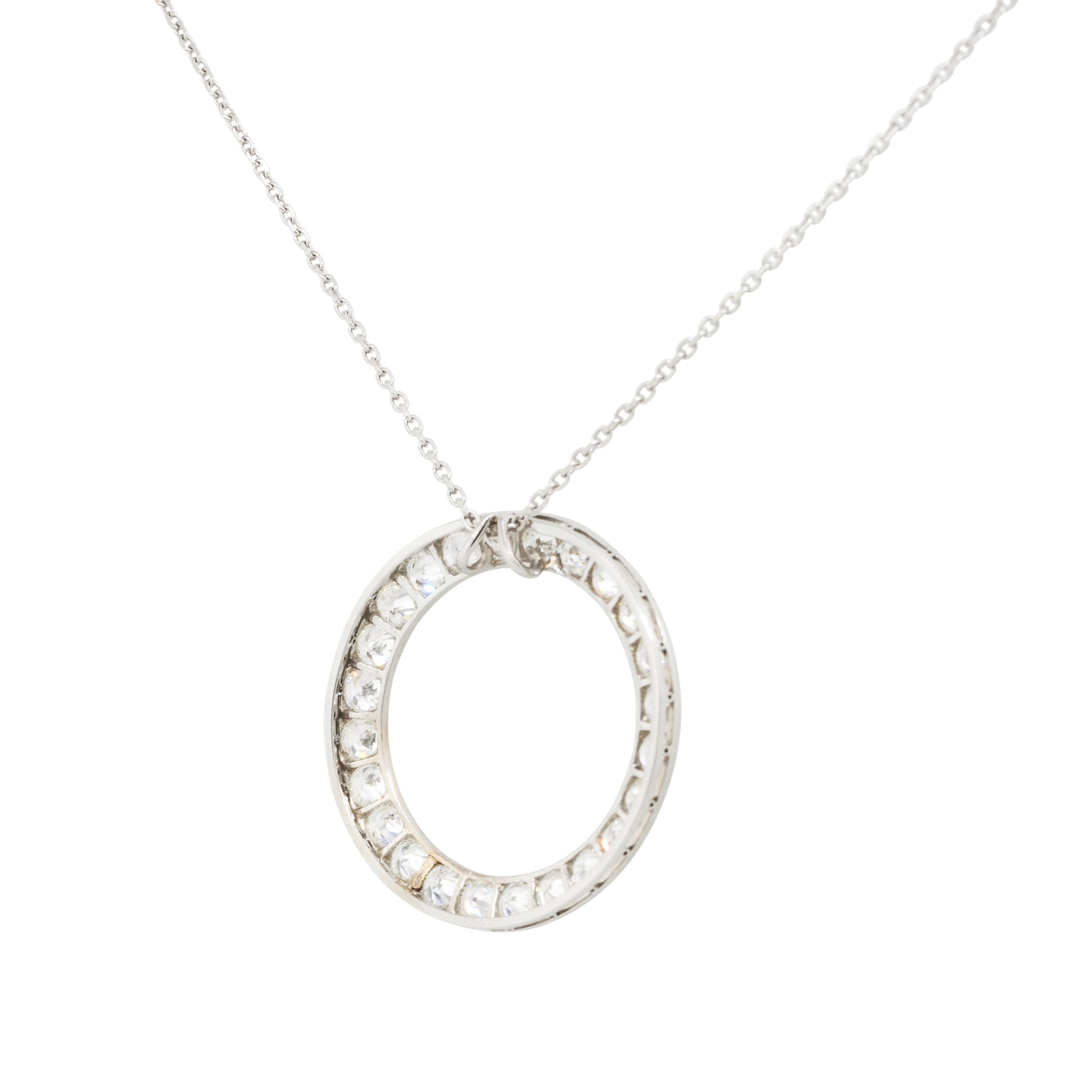 14k White Gold 2.4ctw Diamond Circle Pendant On Chain