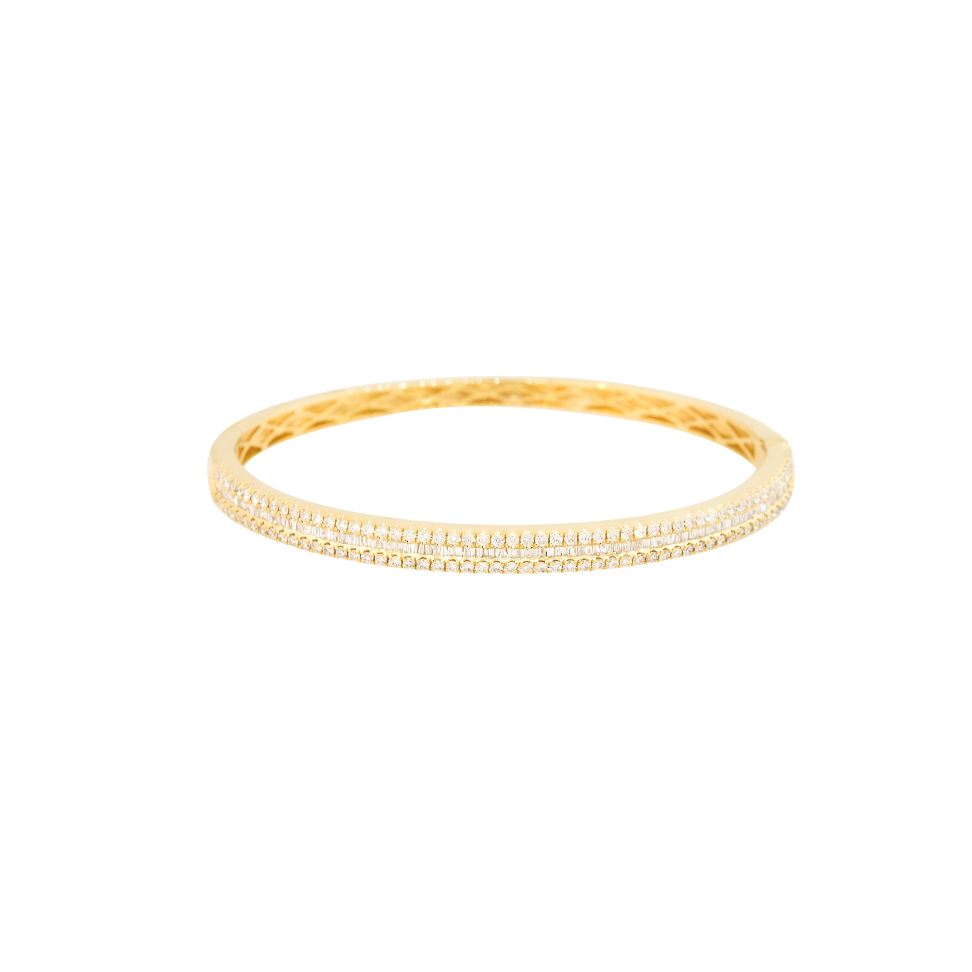 18k Yellow Gold Natural 1.70 Carat Round and Baguette Cut Diamond Bangle