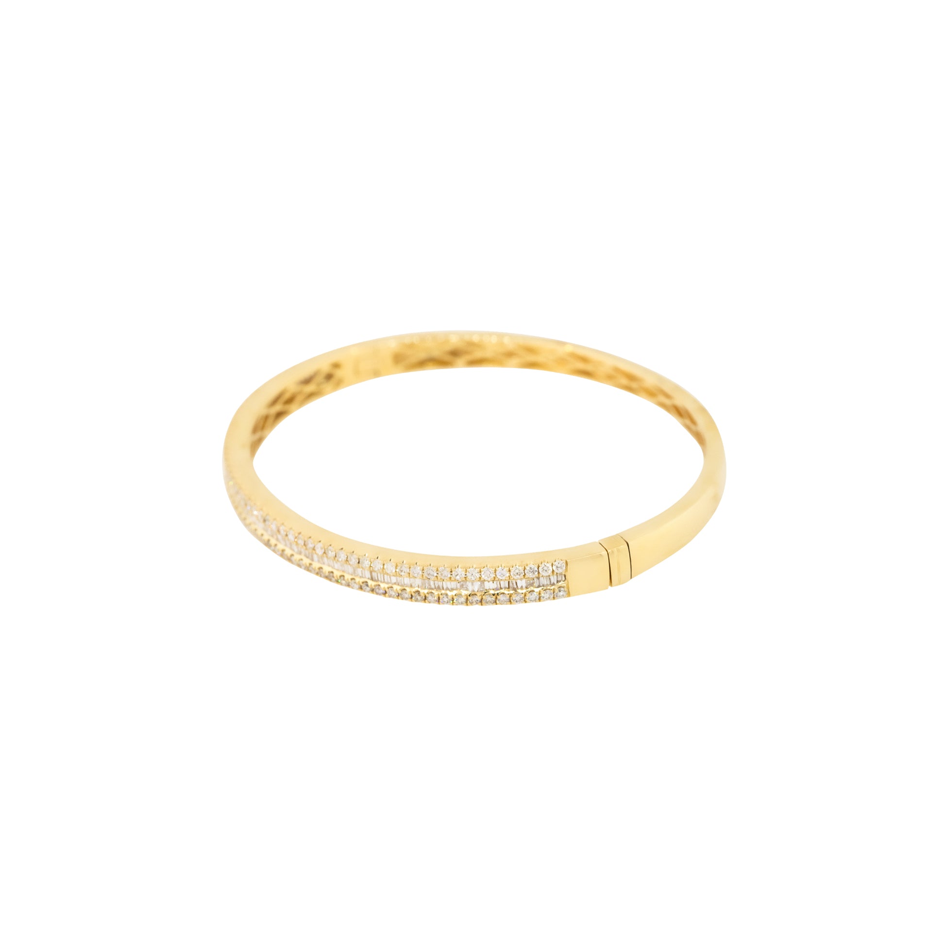 18k Yellow Gold Natural 1.70 Carat Round and Baguette Cut Diamond Bangle