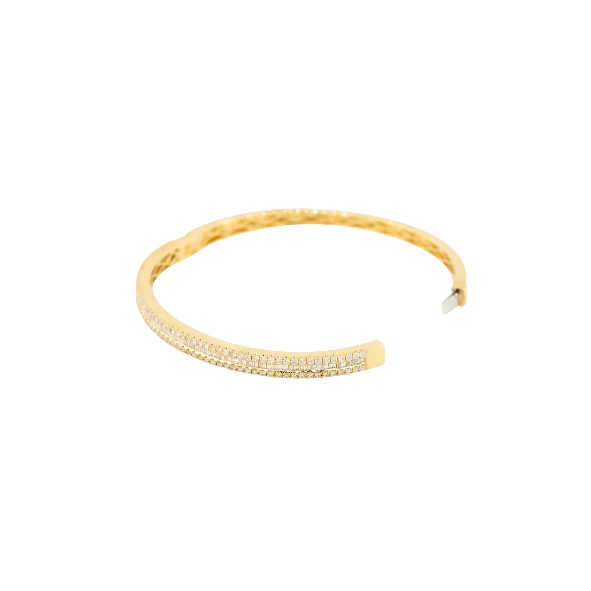 18k Yellow Gold Natural 1.70 Carat Round and Baguette Cut Diamond Bangle